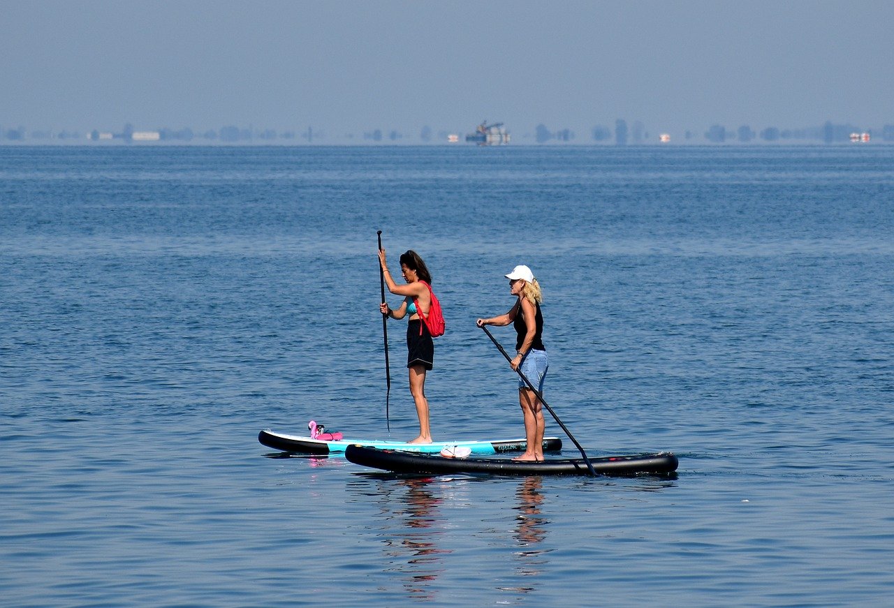 women, paddleboarding, sup-8035215.jpg